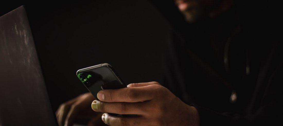 Durch telefon Phishing anrufen von betrügern viel Geld bei der Bank verloren