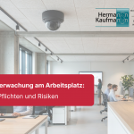 Moderne Büroumgebung mit arbeitenden Mitarbeitern und einer gut sichtbaren Überwachungskamera an der Decke.